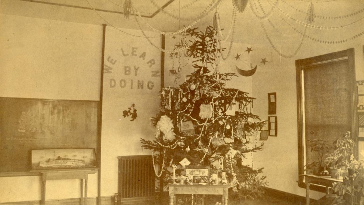 Christmas tree in a classroom in Battle Creek in the 1880s