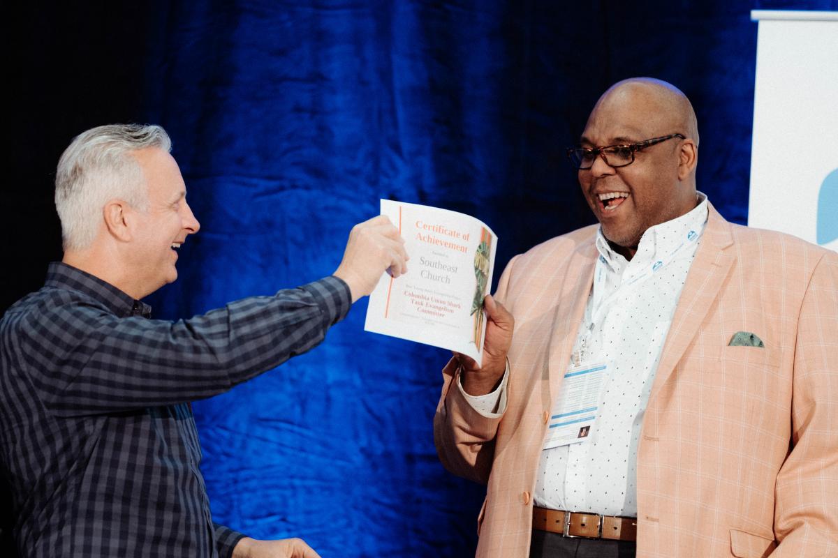 frank bondurant presents jermone hurst with a shark tank prize