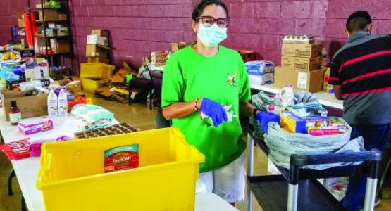 As part of the Todos Comemos ministry, volunteer Yimena Espinel prepares food for the recipients