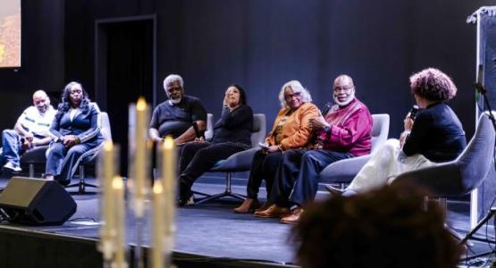 Shelley Hunt (right), the Women’s Ministries leader at the Grace Community church, facilitates a con- versation between couples on the topic of working through difficult moments. Shelley Hunt (right), the Women’s Ministries leader at the Grace Community church, facilitates a con- versation between couples on the topic of working through difficult moments.