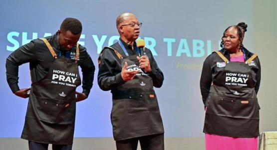 Durante la reunión, reeligieron al presidente Marcellus T. Robinson (en la imagen, en el centro), a la secretaria ejecutiva Celeste Ryan Blyden y al tesorero Emmanuel Asiedu para el periodo 2026–2031.