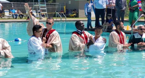 Pastors and leaders in the Ohio Conference baptize more than 150 members at camp meeting. Pastors and leaders in the Ohio Conference baptize more than 150 members at camp meeting.