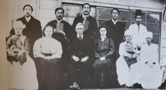 Early Korean Church Leaders, 1907. Mimi Scharffenberg is in the front row, second from left. Photo courtesy of Kuk Heon Lee.