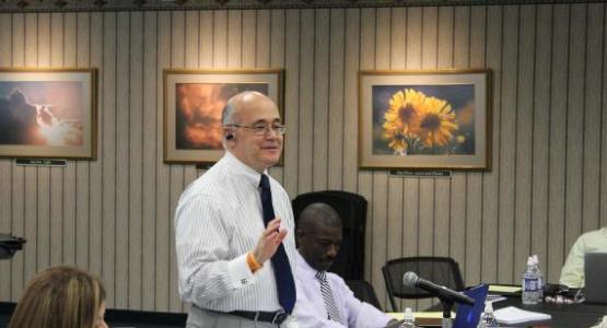 Hamlet Canosa announces his retirement.