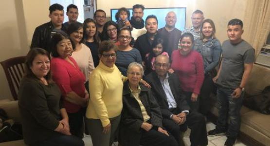 Led by Irene Núñez (third from right), this Vida GPS “Emmanuel” healthy small group of the West New York Spanish (N.J.) church meets weekly. 