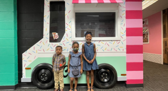August, Giselle and RoseAnnah Rouse stand in front of the “Kids Town” ice cream truck.