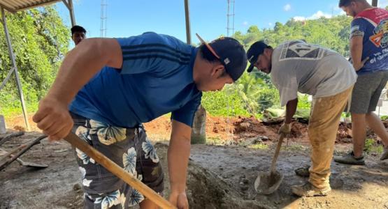 Local church members in Honduras help build a church. Mountain View Conference, Conference Sends Out Missionaries to Honduras, Preston Monterrey, Beckley church, Valley View church, Lewisburg church, Lewisburg Spanish church, Marlinton church, Rainelle church, Tim Bailey, Hurricane Sara