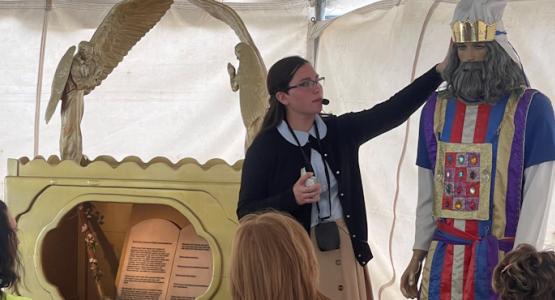 A tour guide explains the priest’s attire and the significance of how everything links to Jesus as High Priest. Messiah’s Mansion Comes to Mountain View, Mountain View Conference, Mosaic sanctuary, Ark of the Covenant