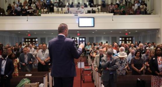 Ohio Conference president Bob Cundiff addresses constituents. 