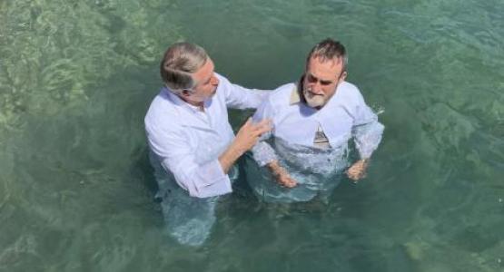 Jerry Lutz, executive secretary for the Chesapeake Conference, baptizes a seminar attendee during a mission trip to Roatan, Honduras.