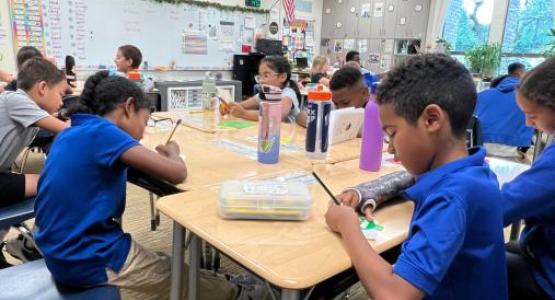 Cara Bussey’s fourth-grade class makes Sonshine cards. Cara Bussey’s fourth-grade class makes Sonshine cards.