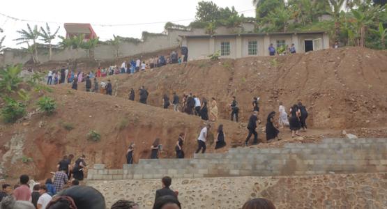 Mission trip and music tour students walk up the steep hill to celebrate the newly built church on Sabbath. 94 Students Serve on Spring Break Mission-Music Trip, Shenandoah Valley Academy, Universidad Adventista Dominicana, Samana Central church, Donald Short