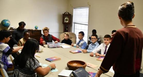 Terri Saelee, North American Division coordinator for Adventist Refugee and Immigrant Ministries, shares a "Loss Simulation' exercise with the Junior/Earliteen class.