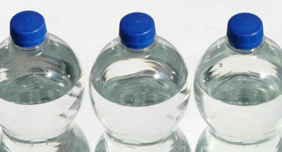 Photo of waterbottles by Hans on Pixabay