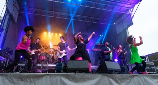 Mandisa and her band play during WGTS' "Summer Concert Series."  