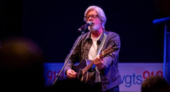 3.	Matt Maher performs at the WGTS “Night of Hope” event.