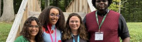Estas alumnas y una profesora de Spring Valley Academy y un alumno de Pine Forge Academy, se reunieron en el Campamento Blue Ridge para participar en el evento SALT.