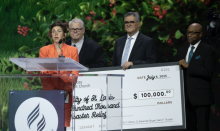 The Seventh-day Adventist Church presents the Cara Spencer, mayor of St. Louis, a check for $100,000. Photo by Seth Shaffer/AME (CC BY 4.0)