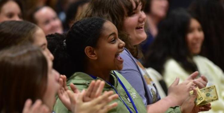 Eighth graders who attended the finale of last year’s Academy Days receives prizes for participating in class activities and group games.