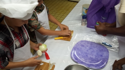 Young sous chefs get veggies ready.